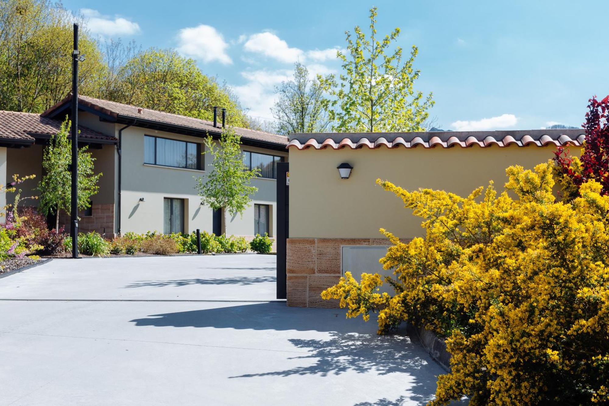 Complejo Turistico Les Cotolles Apartment กังกัส เด โอนิส ภายนอก รูปภาพ